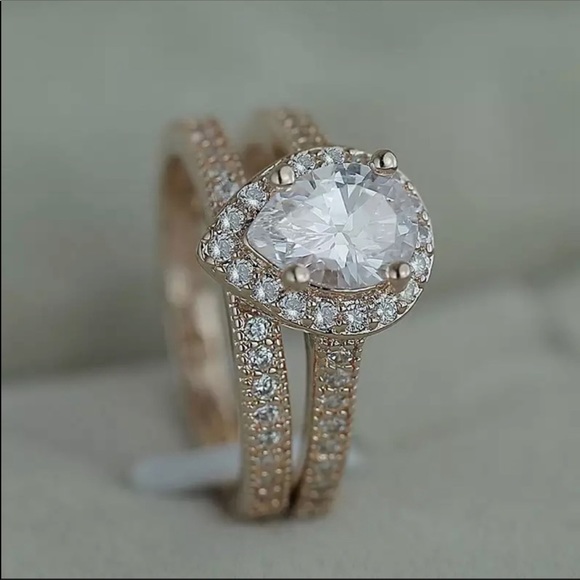 New 2 pc set Rose Gold Plated Diamond Ring - Picture 2 of 6